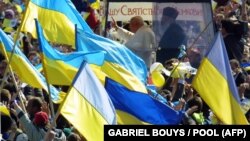 Папа Римський Іван Павло Другий під час візиту до України. Львів, 27 червня 2001 року