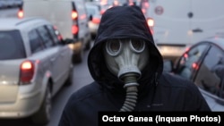 Conform raportului privind starea mediului din București, traficul rutier este una dintre principalele surse de poluare din București.