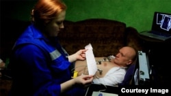 Юлия Ауг и Алексей Девотченко в фильме Севы Галкина