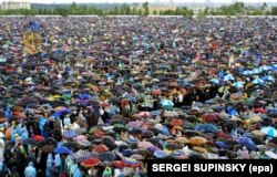 Під час візиту глави Католицької церкви Івана Павла Другого до України. Львів, 27 червня 2001 року