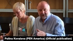 Выступает Андрей Курков. Фото Polina Kovaleva (PEN America)