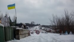 Вигляд на ділянку розведення військ перед КПВВ «Золоте»