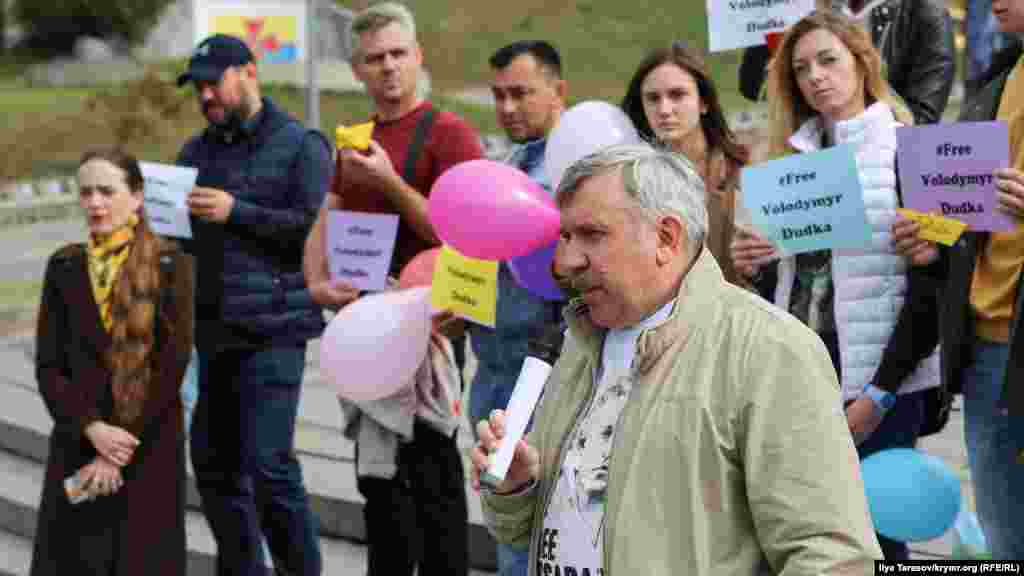 Президент центра глобалистики «Стратегия ХХІ» Михаил Гончар говорит, что эта акция на Майдане Независимости – это очередной повод напомнить о 113 украинцах, которые до сих пор находятся в тюрьмах России