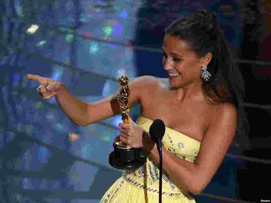 Алисия Викандер, наоборот, была очень весела 