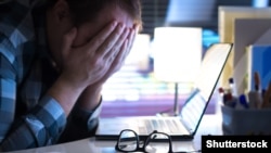 Робота 55 або більше годин на тиждень, за даними дослідження, пов’язана зі збільшенням ризику інсульту на 35% і підвищенням ризику смерті від ішемічної хвороби серця на 17%, кажуть дослідники