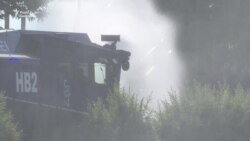 Водомети проти демонстрантів у Гамбурзі під час саміту G20 (відео) Водомети проти демонстрантів у Гамбурзі під час саміту G20 (відео)