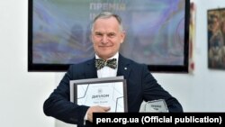 Тарас Возняк, генеральний директор Львівської національної галереї мистецтв імені Возницького, під нагородження його премією імені Василя Стуса. Київ, 15 вересня 2021 року