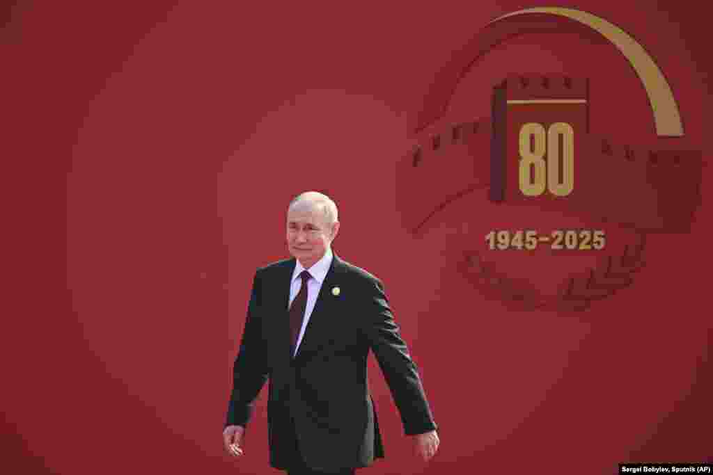 Ruski predsjednik Vladimir Putin dolazi na vojnu paradu.