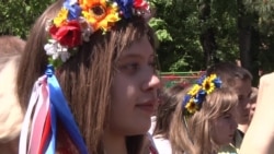 У Запоріжжі школярка відрізала волося, щоб допомогти армії У Запоріжжі школярка відрізала волося, щоб допомогти армії