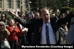 Учасник проросійської акції у Відні, Австрія, 9 травня 2025 рік