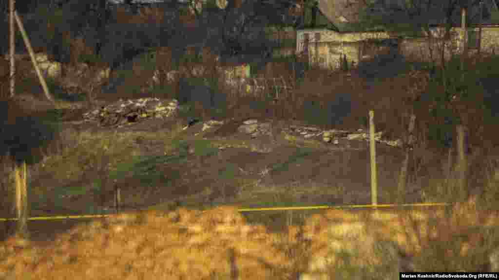 Вигляд на вкопані у землю позиції та доти бойовиків російських гібридних сил із позицій українських військових під Мар'їнкою, грудень 2017 року ПЕРЕГЛЯНЬТЕ ФОТОРЕПОРТАЖ