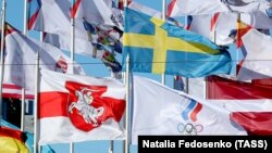 Мер Риги Мартінс Стакіс 24 травня замінив червоно-зелений прапор Білорусі на біло-червоно-білий на одній з площ в центрі міста – біля готелю, де проживають делегації країн-учасниць