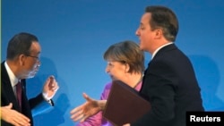 Пан Ги Мун, Ангела Меркель и Дэвид Кэмерон на конференции доноров Сирии