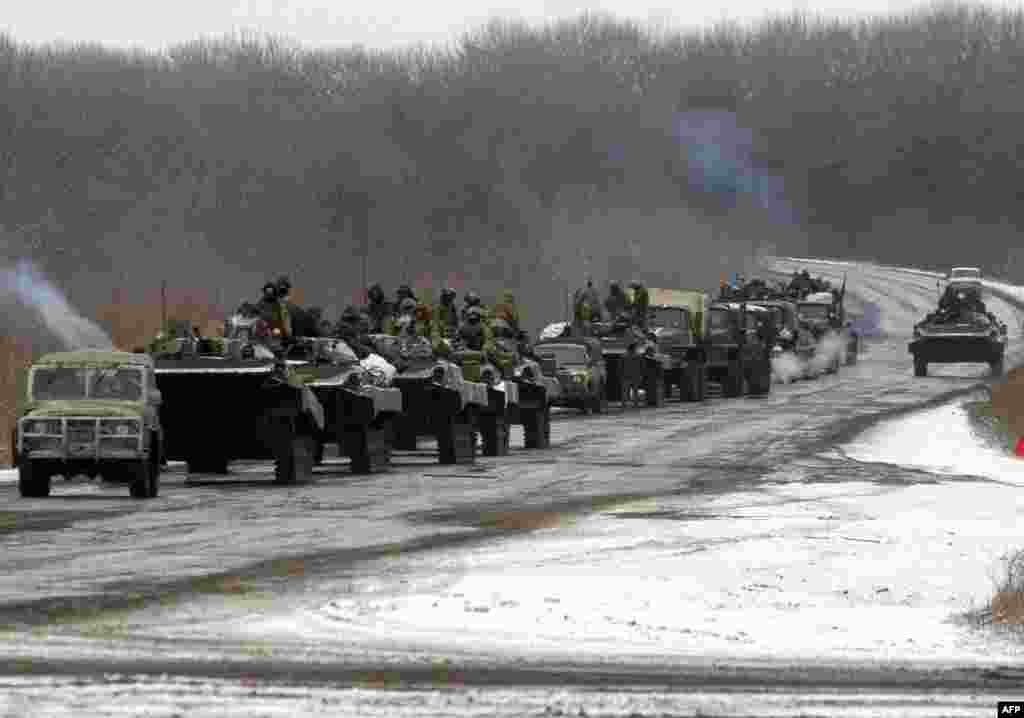 Колона українських військових біля Артемівська, 10 лютого 2015 року  