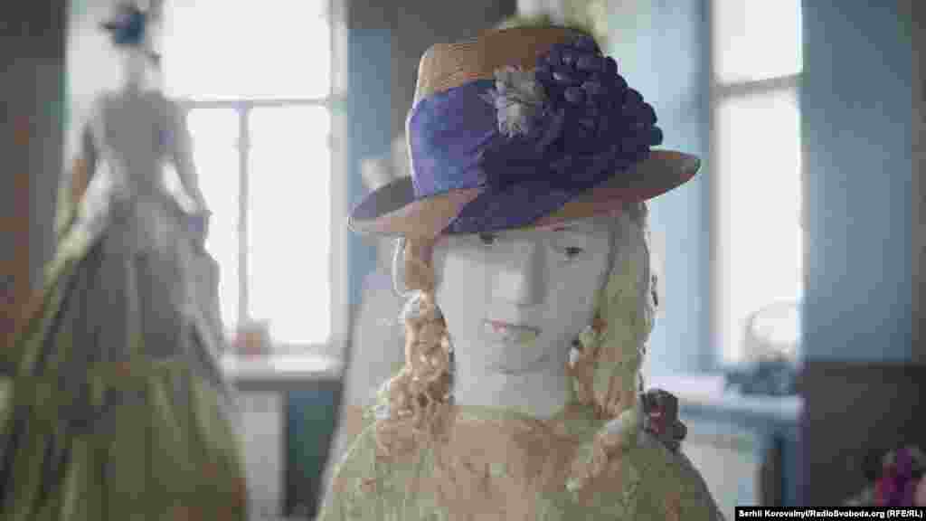 Виставка проходить у вишуканих інтер’єрах «Будинку митрополита», колишньої резиденції київських митрополитів