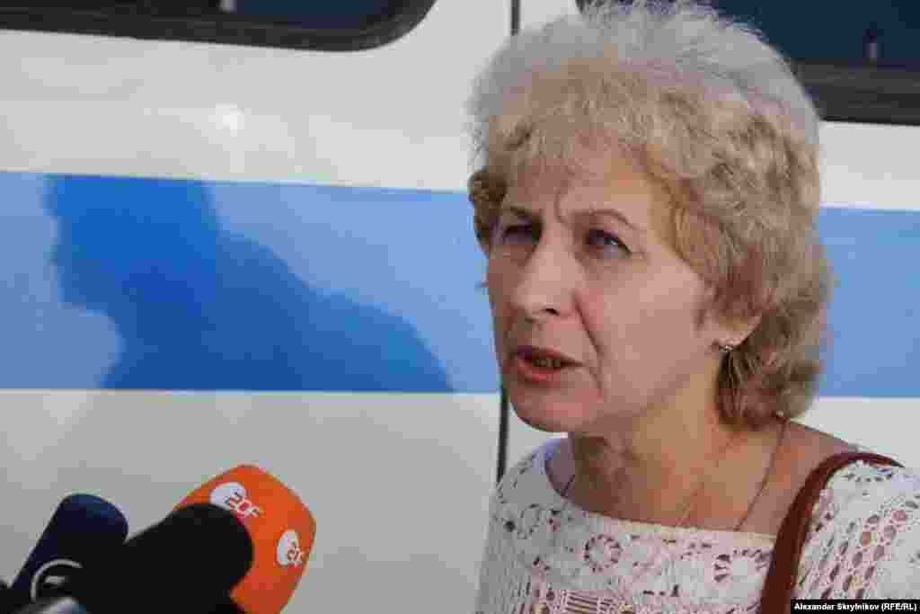 На заседание пришла  мама подсудимой Марии Алёхиной