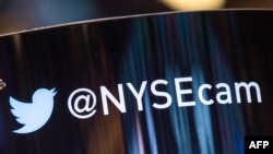 Накануне появления акций Twitter на Нью-Йоркской фондовой бирже индекс Доу-Джонса повысился до очередного рекордного уровня