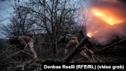 Мінометний розрахунок 24 ОМБр відбиває штурм російських військ в районі Часового Яру