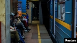 Під час повітряних атак у Києві метро стає масовим укриттям, фото ілюстративне