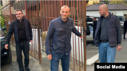 Гаррі Кокая (ліворуч), Рамаз Джопуа та Омар Смир