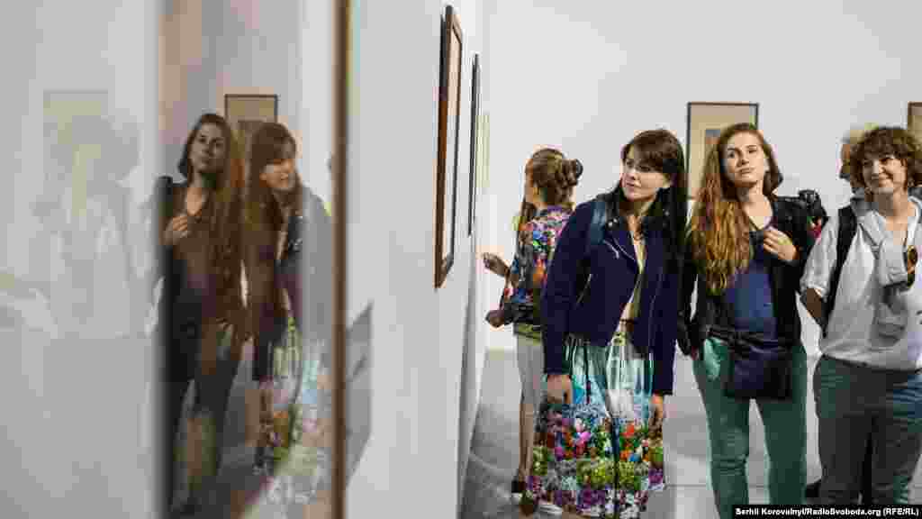 Виставка «Малевич +» є даниною пам’яті відомого мистецтвознавця і колекціонера Ігоря Диченка, який бачив своє покликання у збереженні спадщини митців, які були відкинуті радянською владою