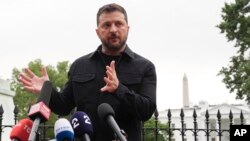 Druga posjeta ukrajinskog predsjednika Volodimira Zelenskog Bijeloj kući bila je definitivno drugačija od njegove prve, u februaru.