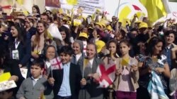 Папу Римського вітали на летовищі у Тбілісі (відео) Папу Римського вітали на летовищі у Тбілісі (відео)