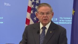 Сенатор-демократ США Роберт Менендес під час виступу в Брюсселі Сенатор-демократ США Роберт Менендес під час виступу в Брюсселі
