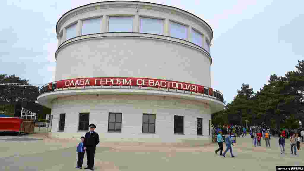 До начала исторической реконструкции можно было посетить музей «Диорама «Штурм Сапун-горы 7 мая 1944 года»