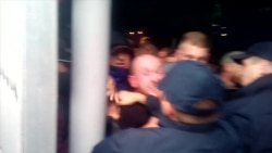 У Львові активісти блокували концерт співака Сергія Бабкіна (відео) У Львові активісти блокували концерт співака Сергія Бабкіна (відео)