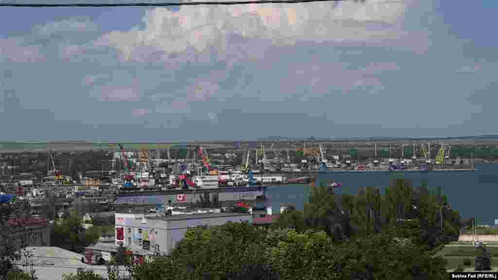 Судостроительный завод «Залив» в Керчи до аннексии Крыма Россией являлся одним из крупнейших судостроительных предприятий в Восточной Европе. Завод известен как строитель военных фрегатов