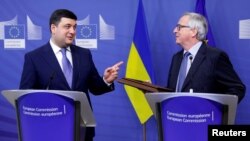 Жан-Клод Юнкер (праворуч) і Володимир Гройсман у Брюсселі, Бельгія, 10 лютого 2017 року