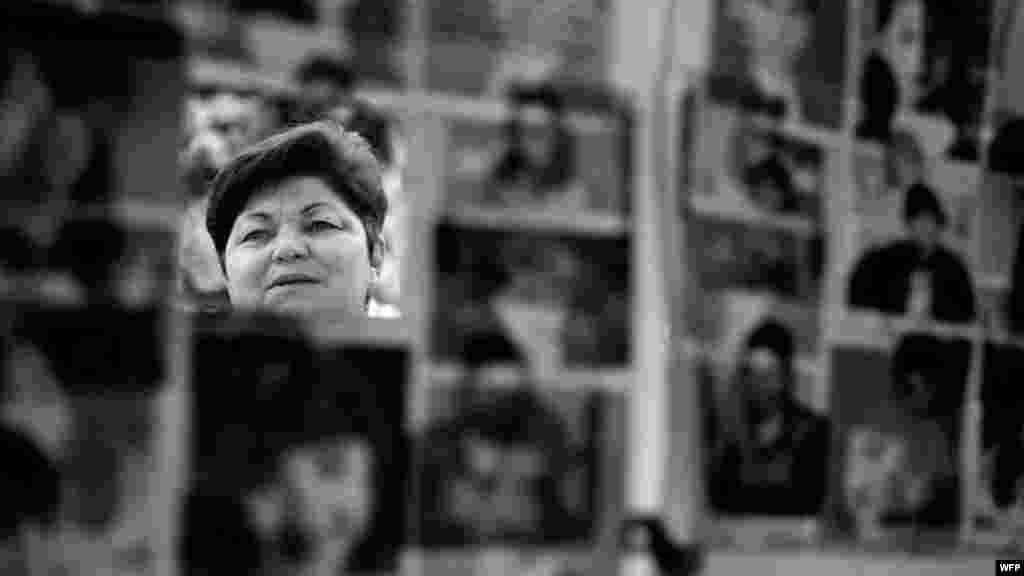 Кабинет физики. Школа №1, Беслан, Северная Осетия. 15 сентября 2004. Джеймс Хилл.  