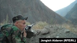 Марзбони қирғиз дар минтақаи Зардолуи марзи Қирғизистон бо Тоҷикистон