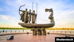 Пам’ятник засновникам Києва у столиці України (ілюстративне фото)