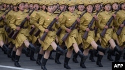 Военный парад на площади Ким Ир Сена в Пхеньяне