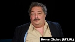 Дмитро Биков заявив The Insider і Bellingcat, що у нього немає ніяких припущень про можливі мотиви замаху