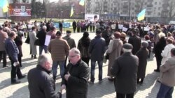 Херсонці вийшли на центральну площу на знак підтримки Надії Савченко (відео) Херсонці вийшли на центральну площу на знак підтримки Надії Савченко (відео)