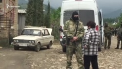 Силовики провели обыск у крымчанина в селе Морское (видео) Силовики провели обыск у крымчанина в селе Морское (видео)