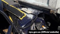 За попередніми даними, автомобіль зіткнувся з припаркованою вантажівкою