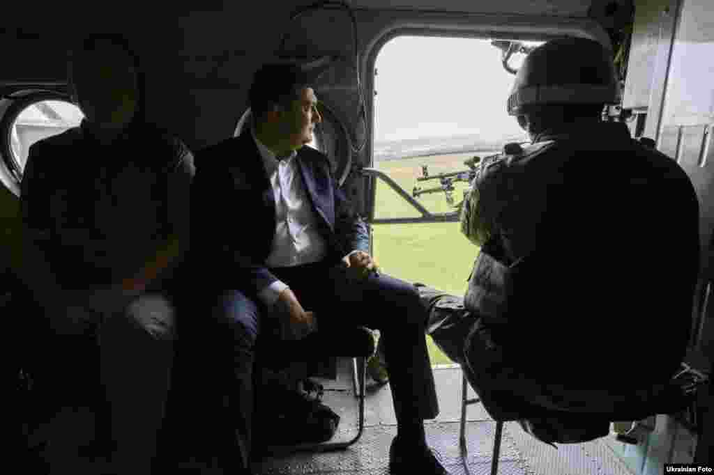 Прем'єр-міністр Володимир Гройсман під час робочої поїздки до Маріуполя, 1 червня 2017 року