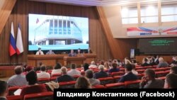 Светодиодный экран в российском парламенте Крыма