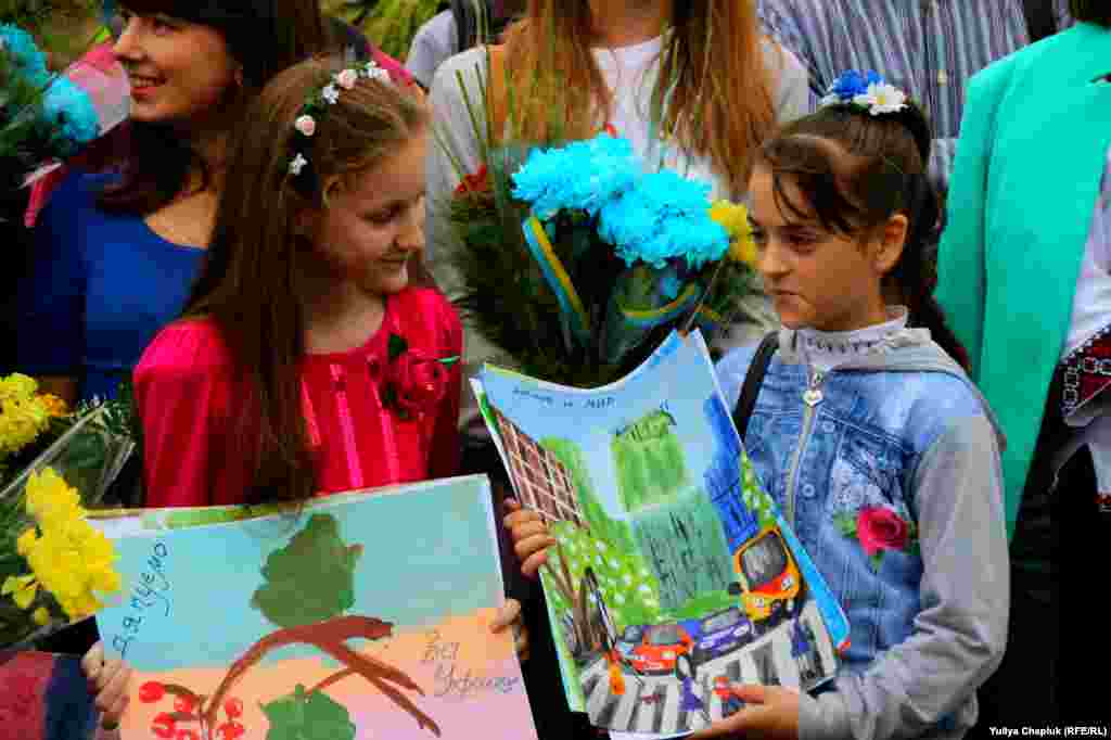 Наймолодші житомиряни приготували військовим сюрприз – свої малюнки