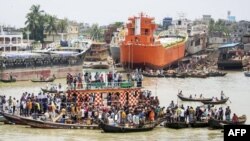 Сотні людей щороку гинуть внаслідок аварій на поромах у Бангладеш, яка має багато внутрішніх водних шляхів та слабкі стандарти безпеки