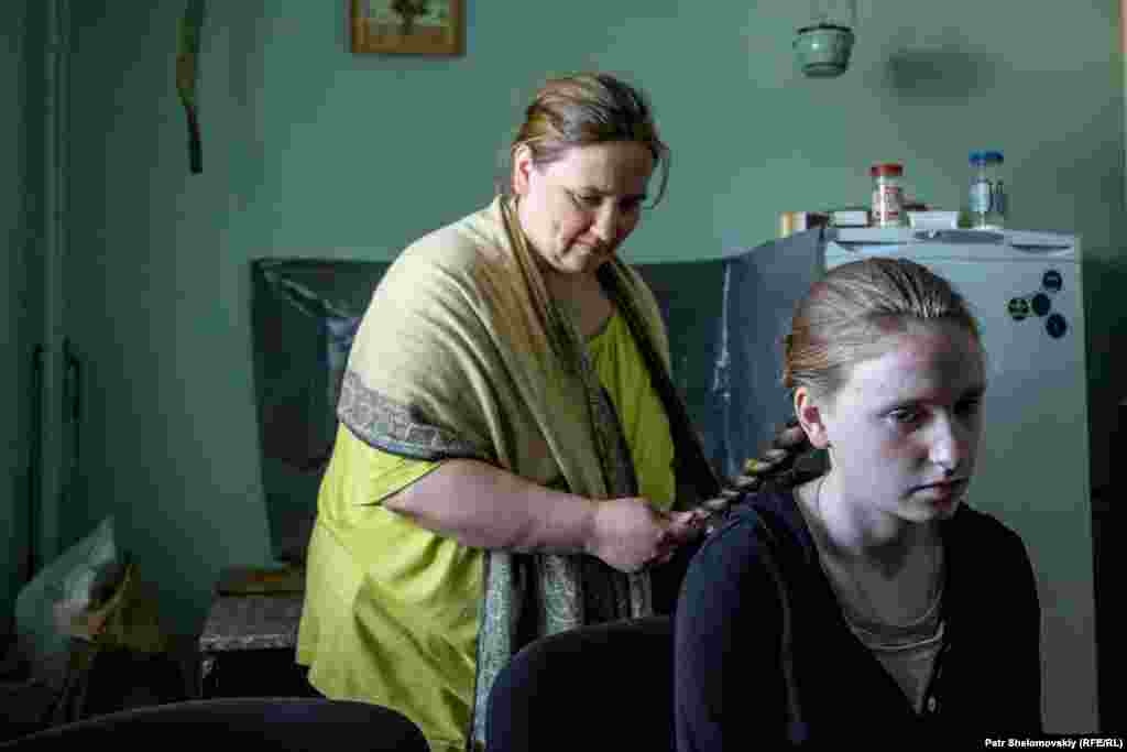 Сотрудница природного парка Елена Михалева и ее дочь Анастасия живут в жилом квартале заповедника. 