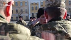 У Житомирі вдруге за часів незалежності достроково випустилися 82 офіцери (відео) У Житомирі вдруге за часів незалежності достроково випустилися 82 офіцери (відео)