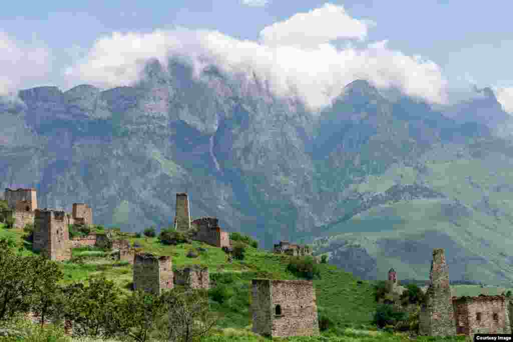 По легенде, в Таргимской котловине жил славный Альберд и его сыновья – Эги, Таргим и Хамхи. Их имена носят башенные селения, окончательно покинутые только во время депортации. Самое крупное из них – Эгикал