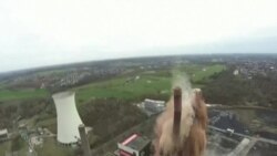 У Німеччині контрольованим вибухом знищили стару вугільну електростанцію У Німеччині контрольованим вибухом знищили стару вугільну електростанцію