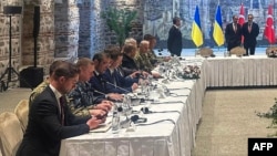 Представники України під час попереднього раунду переговорів із делегацією Росії. Стамбул, 16 травня 2025 року