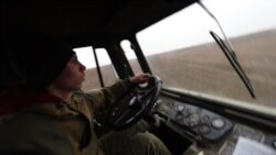 Їдемо «Шишигою» на передову позицію мопіхів у полях під Широкино Їдемо «Шишигою» на передову позицію мопіхів у полях під Широкино